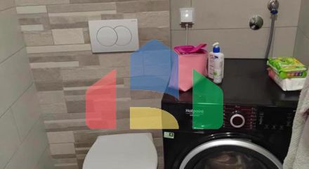 Квартира студия в новом многоэтажном доме в самом центре Сутоморе.