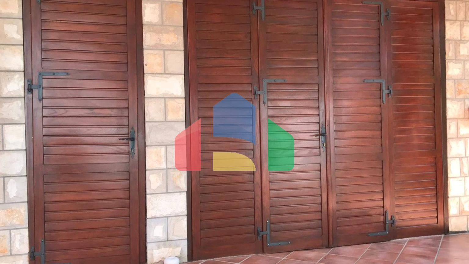 Легальный двухэтажный большой дом в Сутоморе