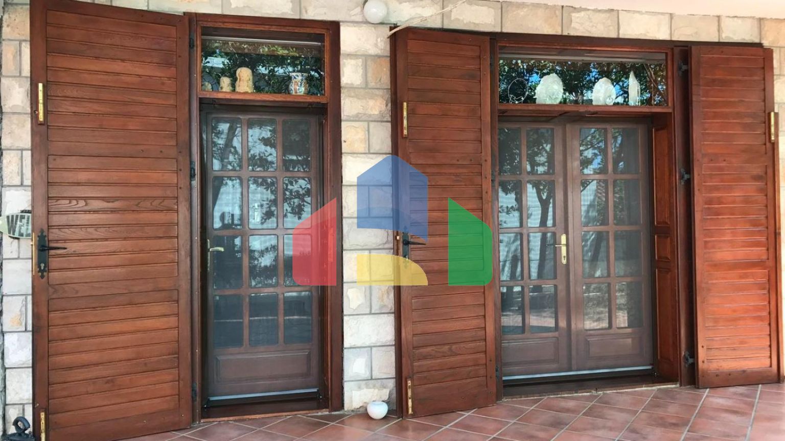 Легальный двухэтажный большой дом в Сутоморе