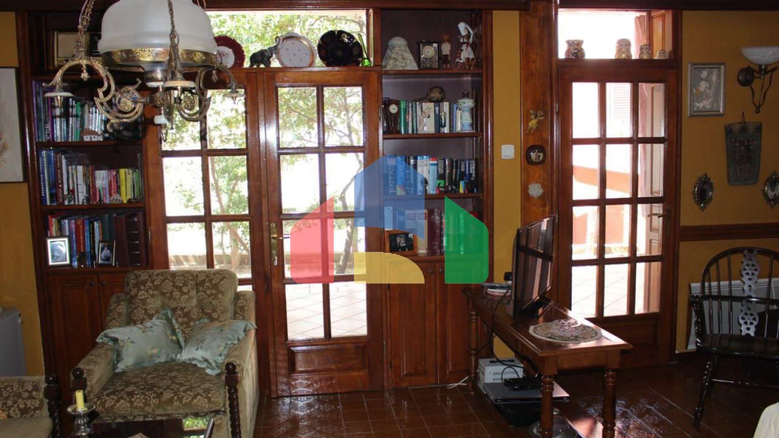 Легальный двухэтажный большой дом в Сутоморе