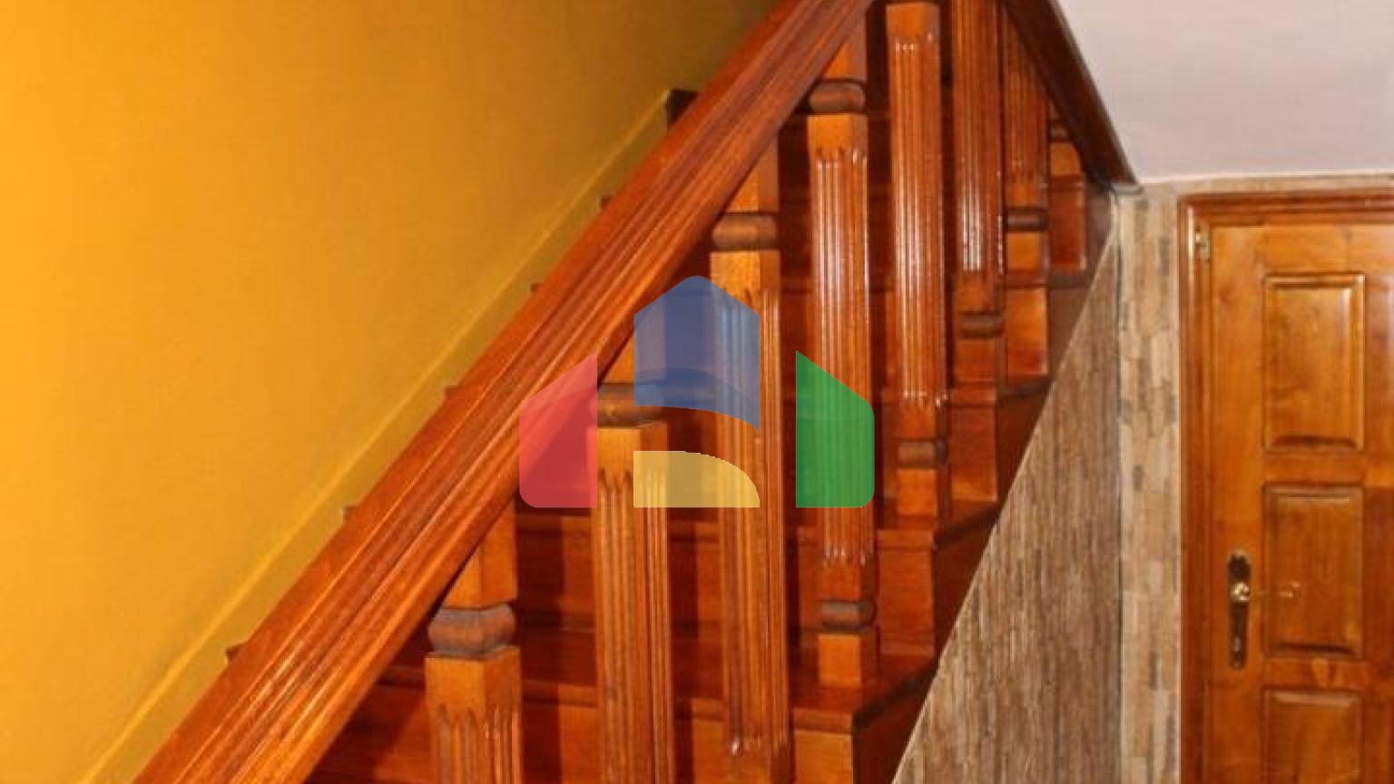 Легальный двухэтажный большой дом в Сутоморе