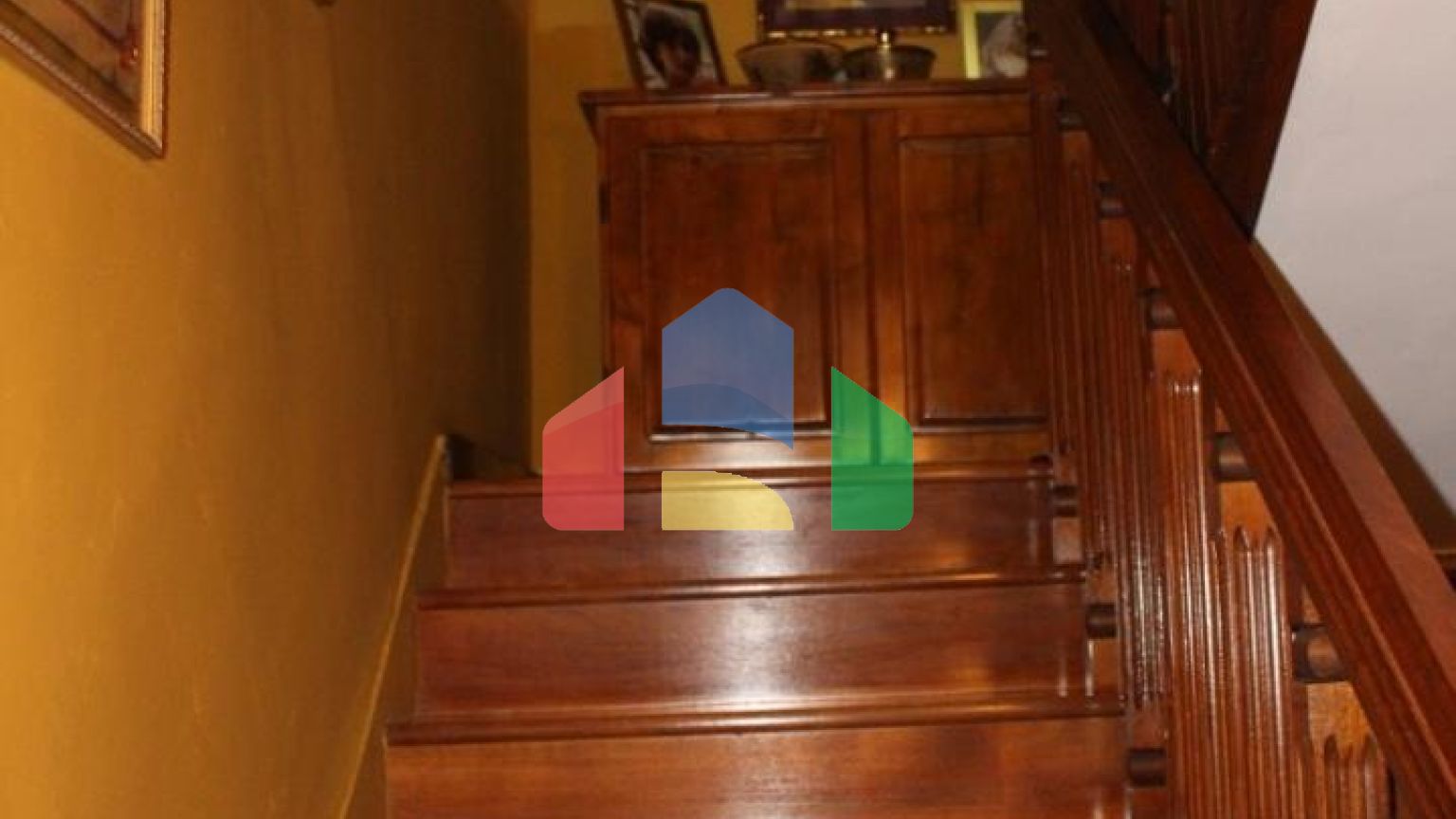 Легальный двухэтажный большой дом в Сутоморе