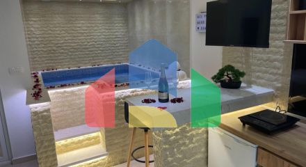 Уникальная квартира с внутренним бассейном в центре Сутоморе рядом с морем Уникальная квартира с внутренним бассейном в центре Сутоморе рядом с морем