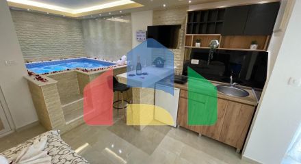 Уникальная квартира с внутренним бассейном в центре Сутоморе рядом с морем Уникальная квартира с внутренним бассейном в центре Сутоморе рядом с морем