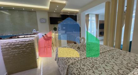 Уникальная квартира с внутренним бассейном в центре Сутоморе рядом с морем Уникальная квартира с внутренним бассейном в центре Сутоморе рядом с морем