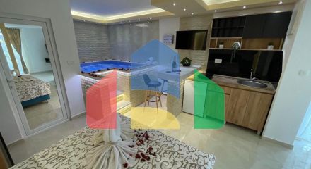 Уникальная квартира с внутренним бассейном в центре Сутоморе рядом с морем Уникальная квартира с внутренним бассейном в центре Сутоморе рядом с морем