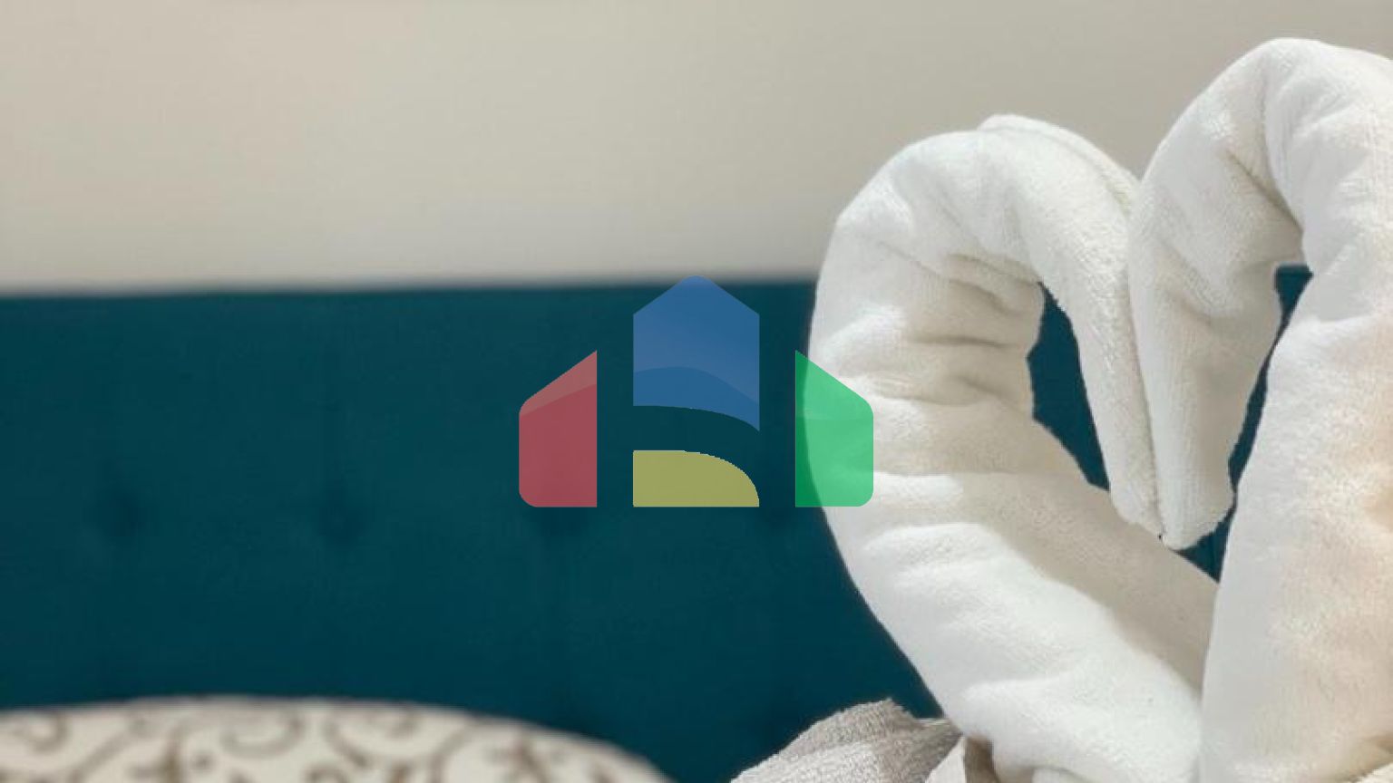 Уникальная квартира с внутренним бассейном в центре Сутоморе  рядом с морем