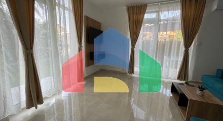 Уникальная квартира с внутренним бассейном в центре Сутоморе рядом с морем Уникальная квартира с внутренним бассейном в центре Сутоморе рядом с морем