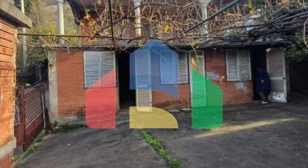 Незавершенный двухэтажный дом с участком в районе Занковичи, Сутоморе.