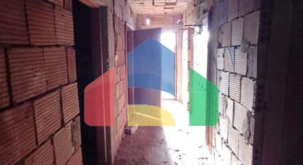 Незавершенный двухэтажный дом с участком в районе Занковичи, Сутоморе.
