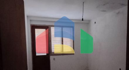 Незавершенный двухэтажный дом с участком в районе Занковичи, Сутоморе.