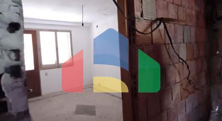 Незавершенный двухэтажный дом с участком в районе Занковичи, Сутоморе.