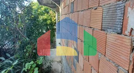 Незавершенный двухэтажный дом с участком в районе Занковичи, Сутоморе.