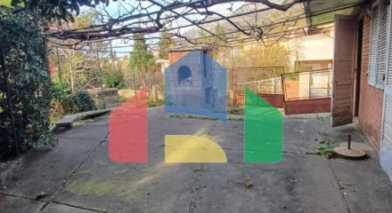 Незавершенный двухэтажный дом с участком в районе Занковичи, Сутоморе.