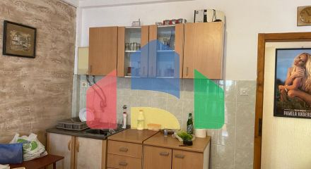 Часть дома на 8 апартаментов в Сутоморе на равнине.