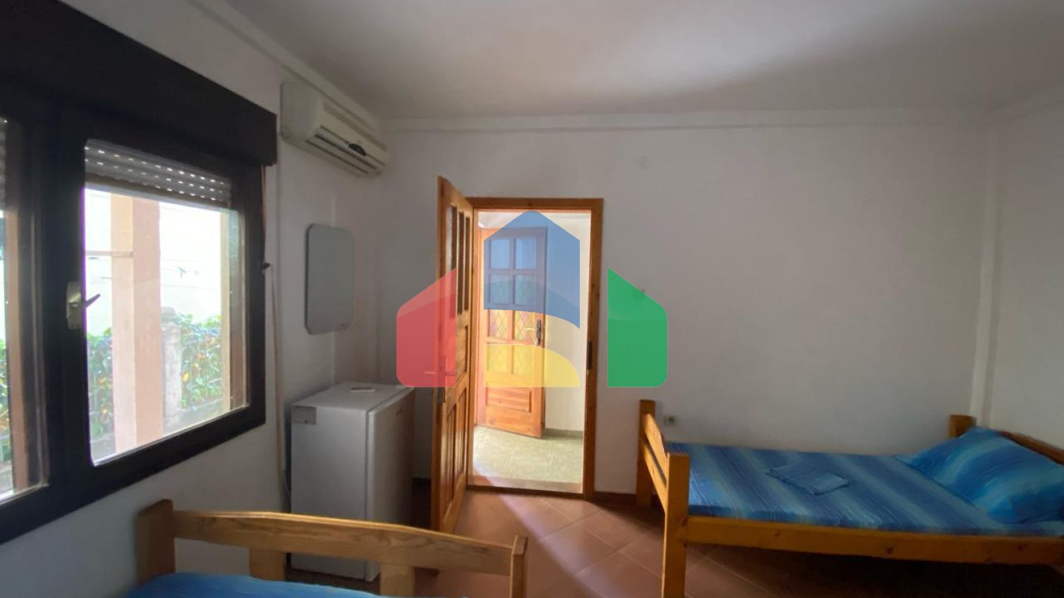 Часть дома на 8 апартаментов в Сутоморе на равнине.