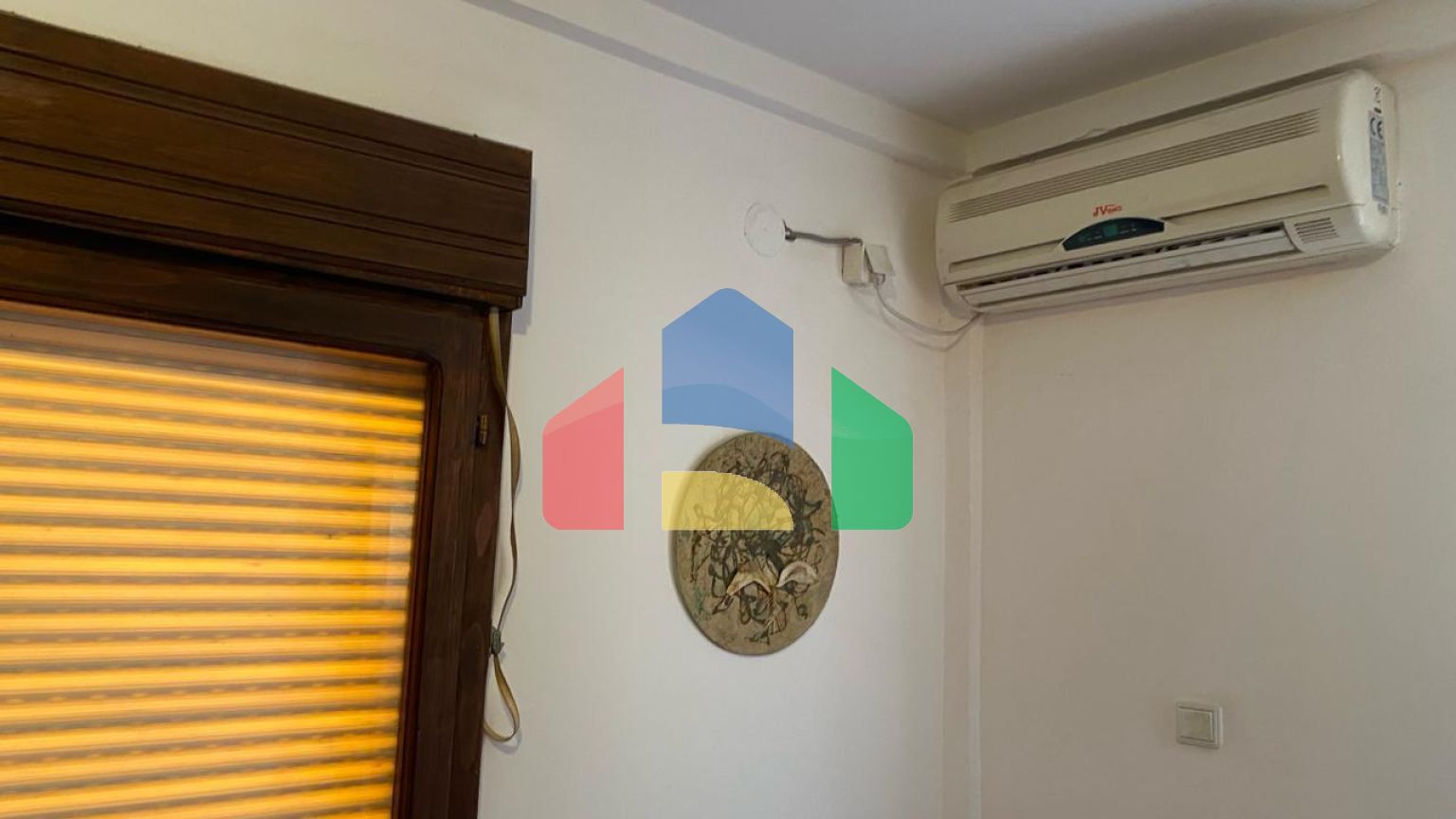 Часть дома на 8 апартаментов в Сутоморе на равнине.