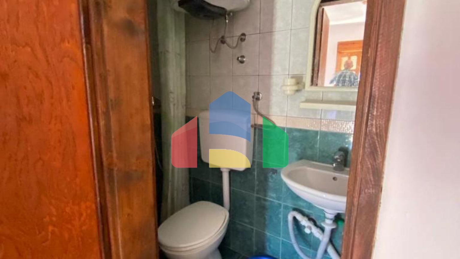 Часть дома на 8 апартаментов в Сутоморе на равнине.