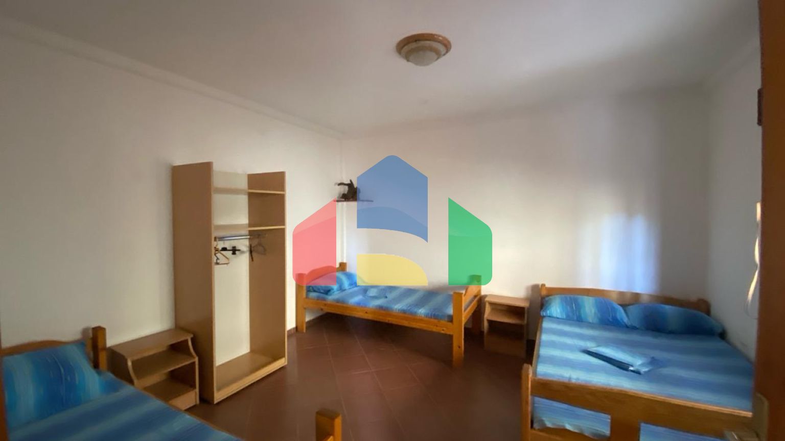 Часть дома на 8 апартаментов в Сутоморе на равнине.