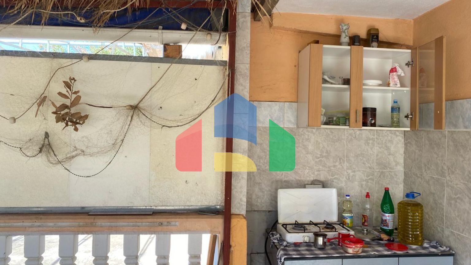 Часть дома на 8 апартаментов в Сутоморе на равнине.