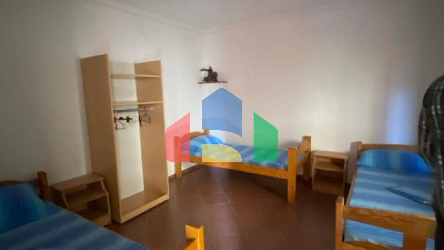 Часть дома на 8 апартаментов в Сутоморе на равнине.