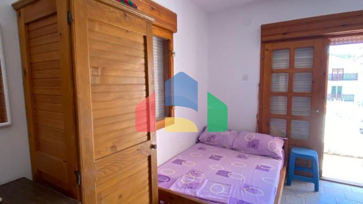 Часть дома на 8 апартаментов в Сутоморе на равнине.