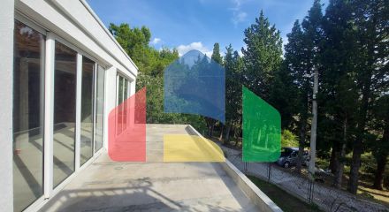 Трехэтажный дом с панорамными видами и большой террасой в Сутоморе Трехэтажный дом с панорамными видами и большой террасой в Сутоморе