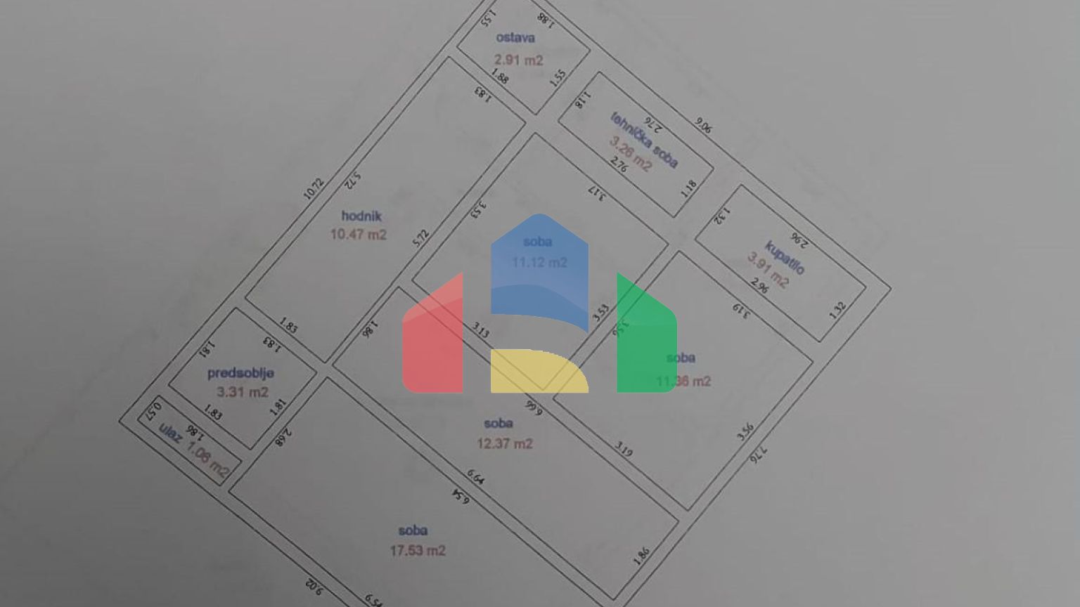 Трехэтажный дом с панорамными видами и большой террасой в Сутоморе