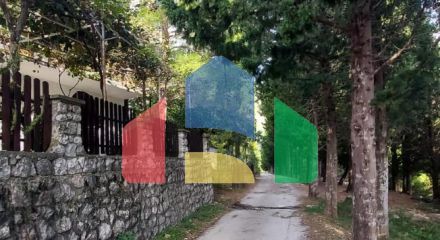 Трехэтажный дом с панорамными видами и большой террасой в Сутоморе Трехэтажный дом с панорамными видами и большой террасой в Сутоморе