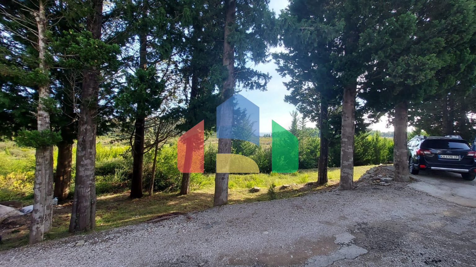 Трехэтажный дом с панорамными видами и большой террасой в Сутоморе