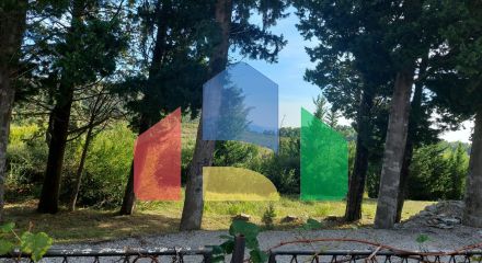 Трехэтажный дом с панорамными видами и большой террасой в Сутоморе Трехэтажный дом с панорамными видами и большой террасой в Сутоморе