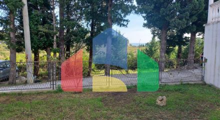 Трехэтажный дом с панорамными видами и большой террасой в Сутоморе Трехэтажный дом с панорамными видами и большой террасой в Сутоморе