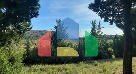 Трехэтажный дом с панорамными видами и большой террасой в Сутоморе Трехэтажный дом с панорамными видами и большой террасой в Сутоморе