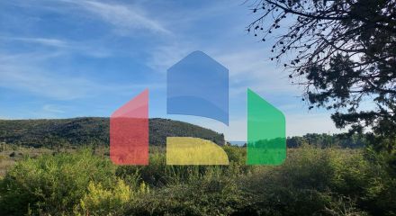 Трехэтажный дом с панорамными видами и большой террасой в Сутоморе Трехэтажный дом с панорамными видами и большой террасой в Сутоморе