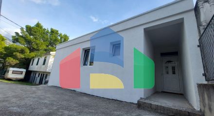 Трехэтажный дом с панорамными видами и большой террасой в Сутоморе Трехэтажный дом с панорамными видами и большой террасой в Сутоморе