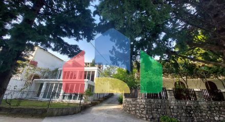 Трехэтажный дом с панорамными видами и большой террасой в Сутоморе Трехэтажный дом с панорамными видами и большой террасой в Сутоморе