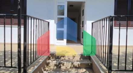 Легальный дом в Сутоморе с красивым уаастком в пешей доступности от моря