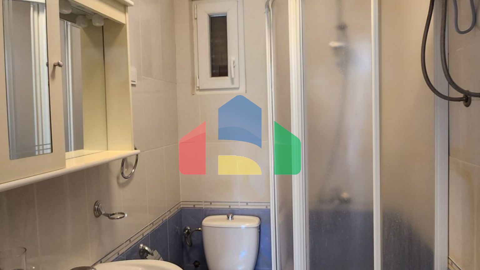 Легальный дом в Сутоморе с красивым уаастком в пешей доступности от моря