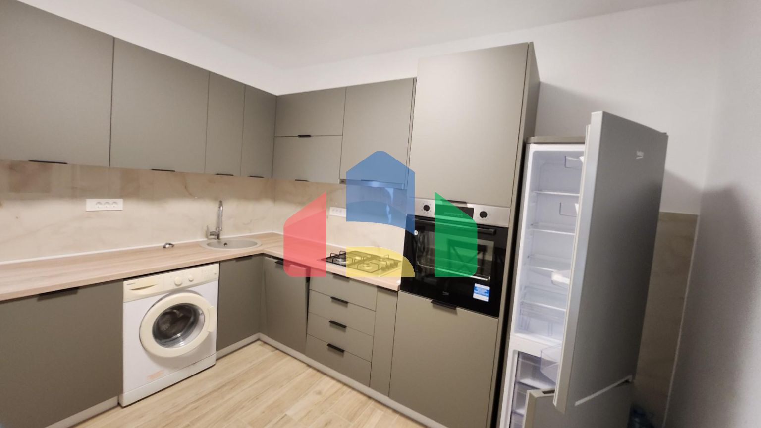 Легальный дом в Сутоморе с красивым уаастком в пешей доступности от моря