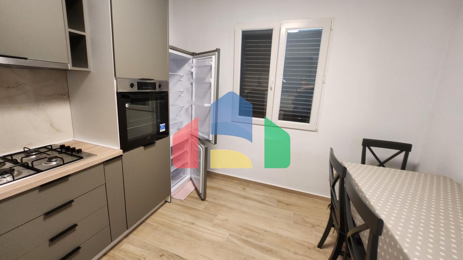 Легальный дом в Сутоморе с красивым уаастком в пешей доступности от моря