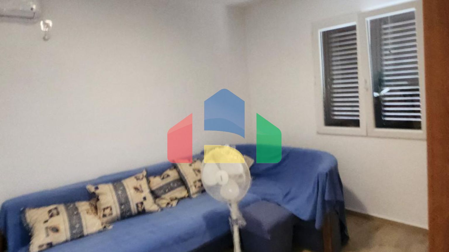 Легальный дом в Сутоморе с красивым уаастком в пешей доступности от моря