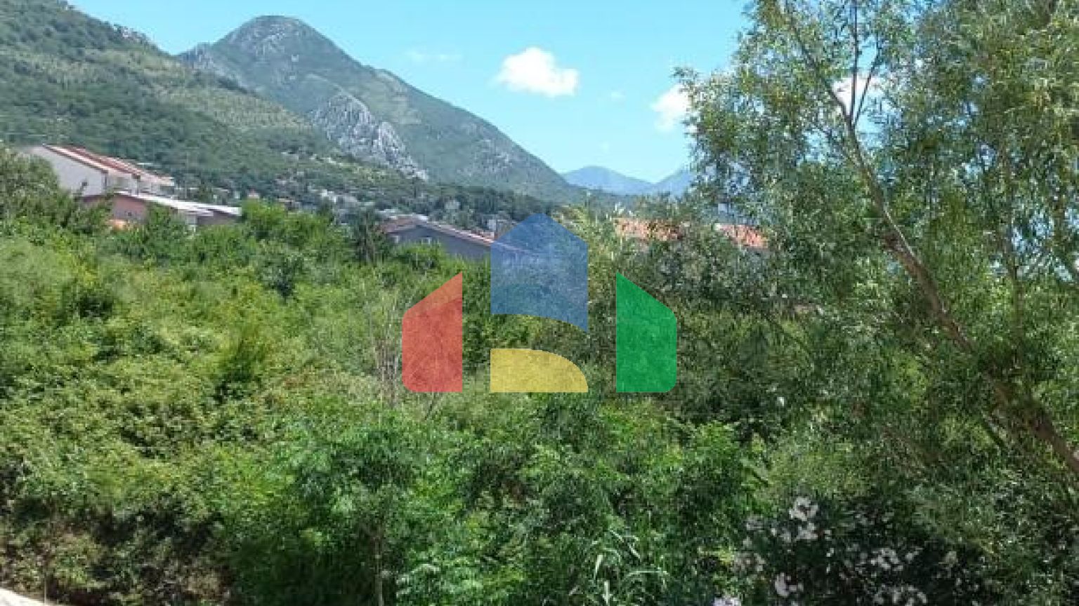 Двухэтажный дом в Сутоморе 112 м2 на земельном участке 145 м2