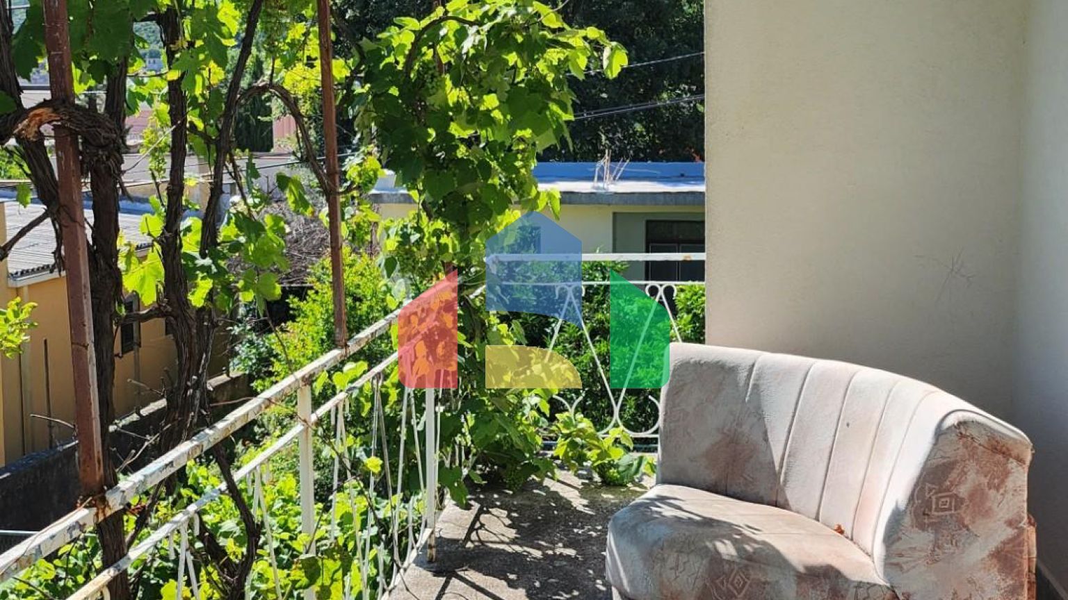 Двухэтажный легальный дом в Сутоморе ниже магистрали 135 000евро