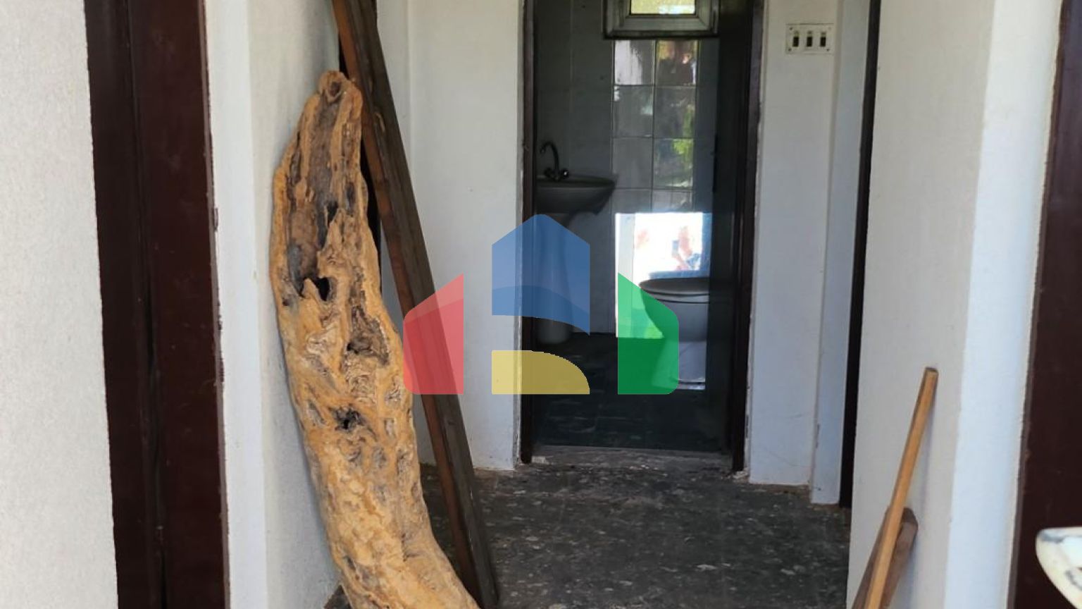 Двухэтажный легальный дом в Сутоморе ниже магистрали 135 000евро