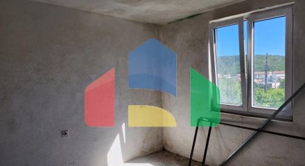 Двухэтажный легальный дом в Сутоморе ниже магистрали 135 000евро