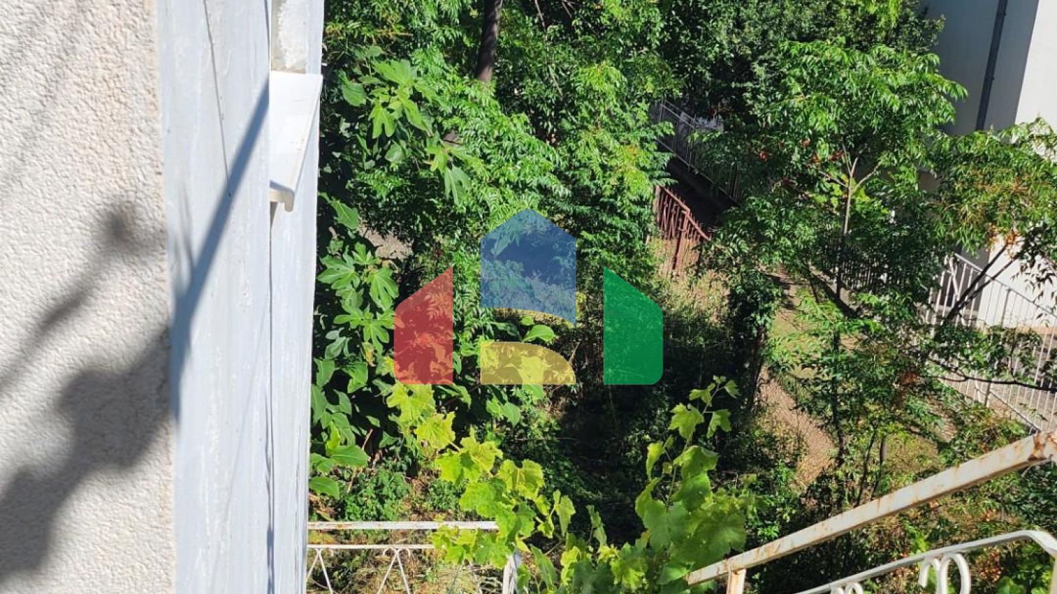 Двухэтажный легальный дом в Сутоморе ниже магистрали 135 000евро