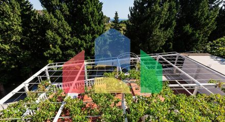 Дом с рестораном и апартаментами в Сутоморе