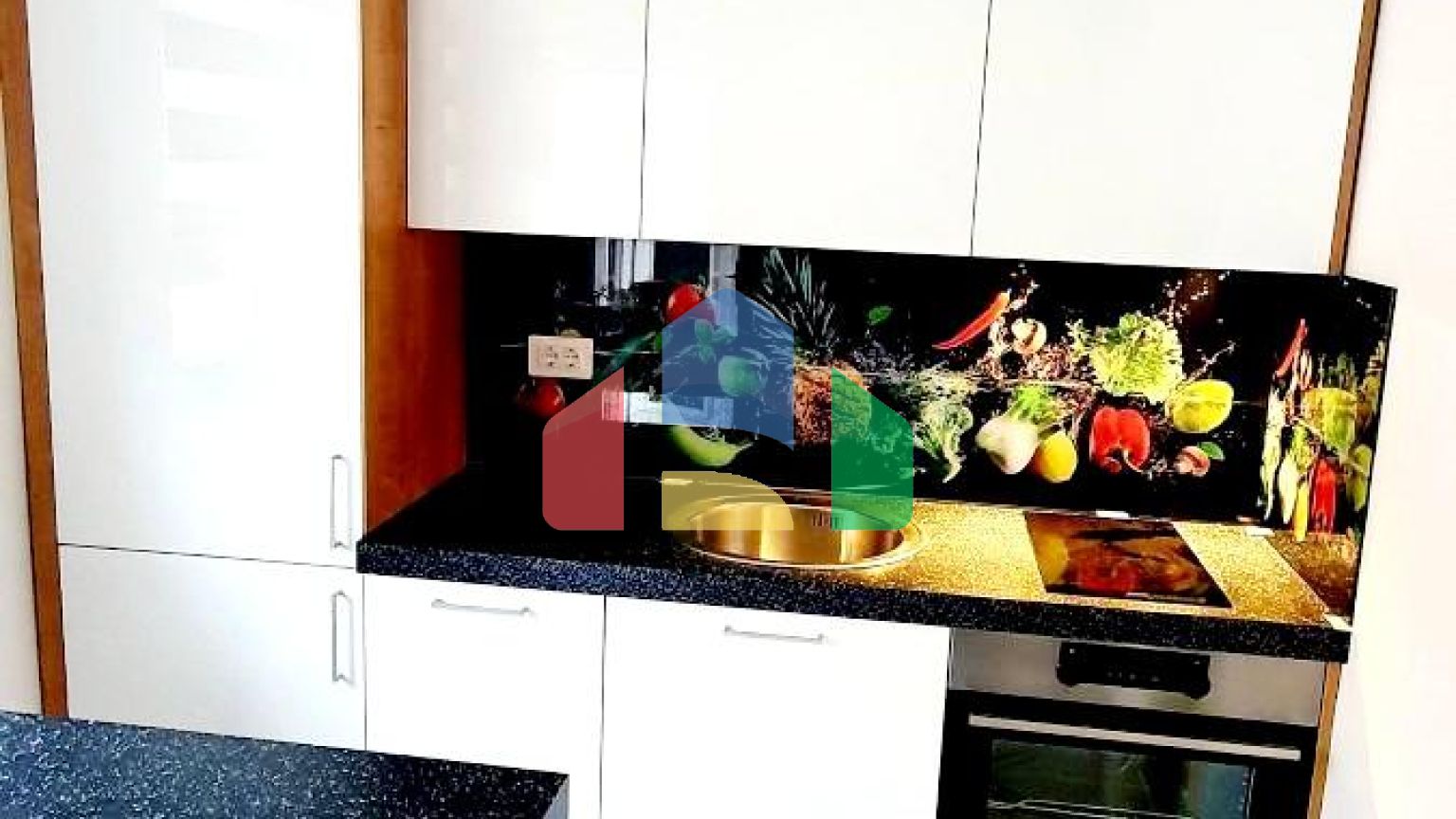 Отель в Сутоморе с 12 апартаментами, бассейном, 200 метров до моря - 800.000 евро