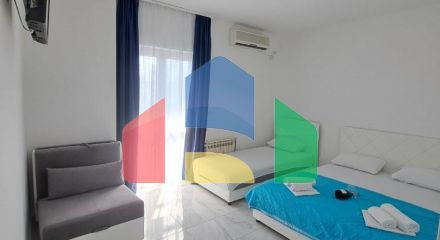 Отель в Сутоморе с 12 апартаментами, бассейном, 200 метров до моря - 800.000 евро