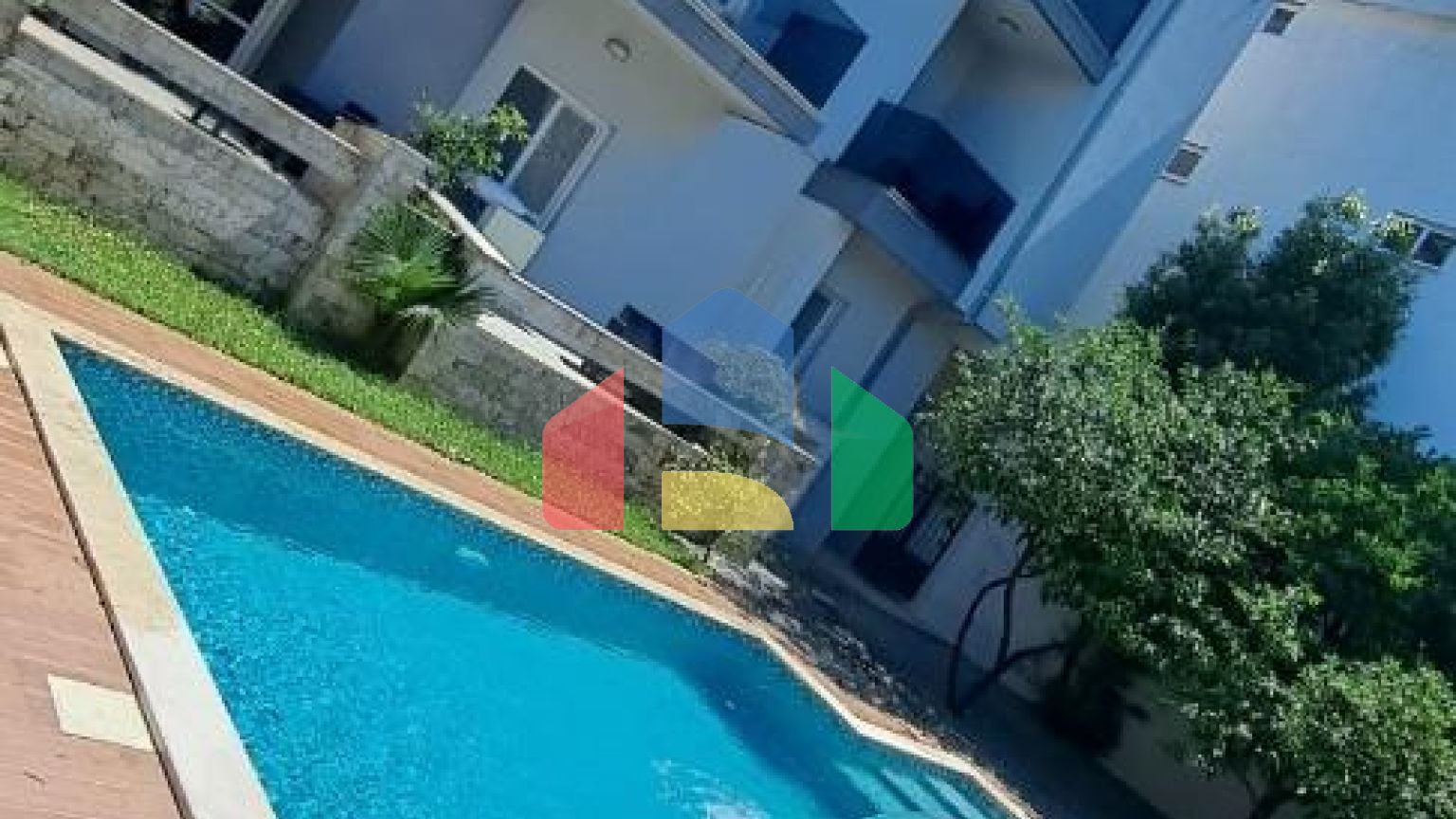 Отель в Сутоморе с 12 апартаментами, бассейном, 200 метров до моря - 800.000 евро